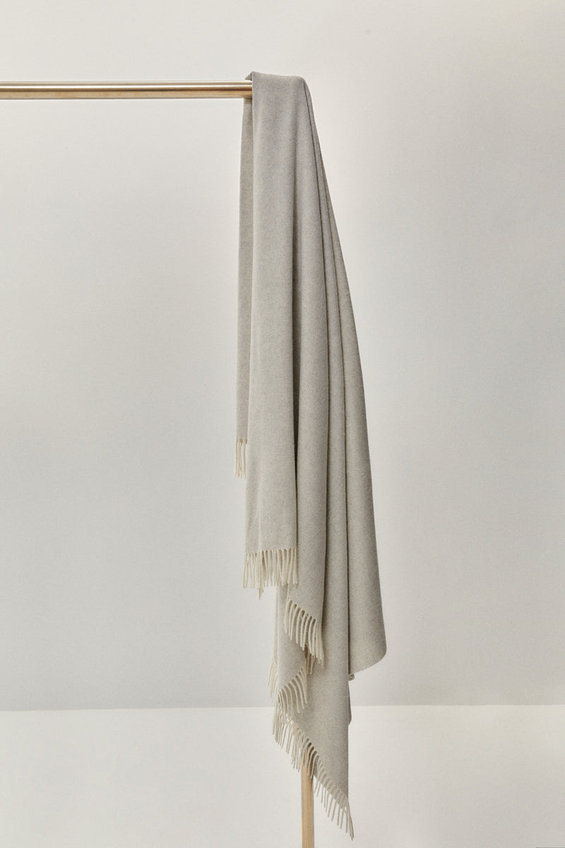 Cream | The Cashmere Blanket with fringes