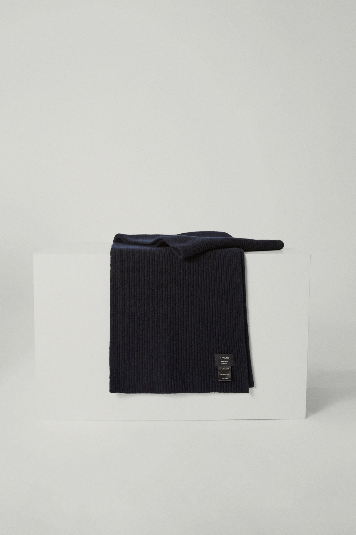 the woolen ribbed scarf blue navy