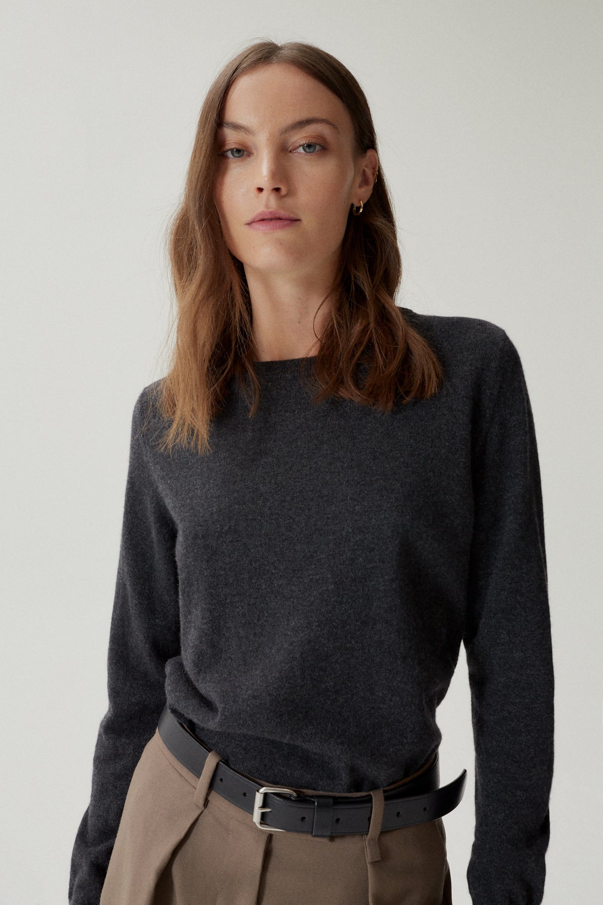 the superior cashmere round neck charcoal grey