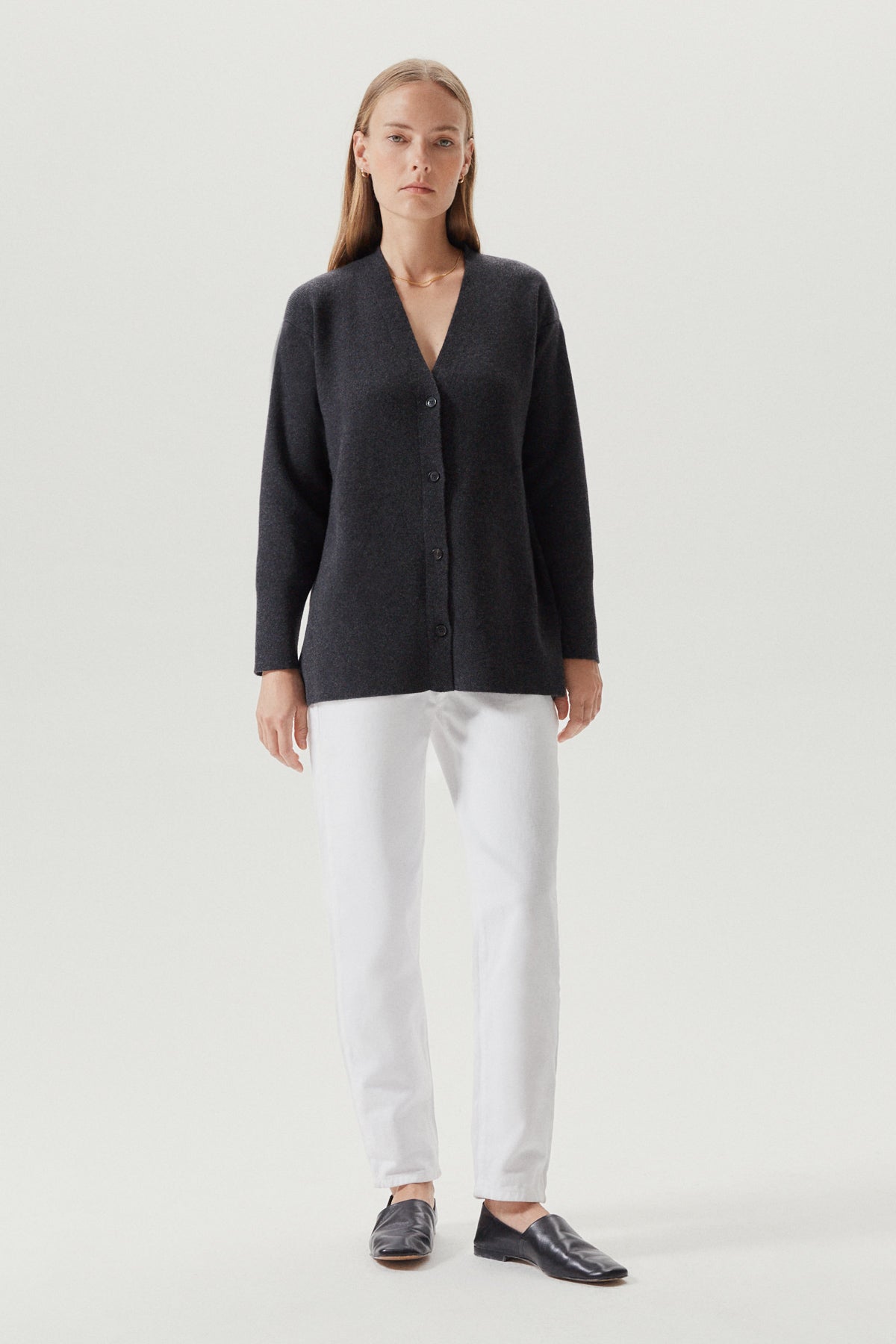 the superior cashmere chunky cardigan charcoal grey