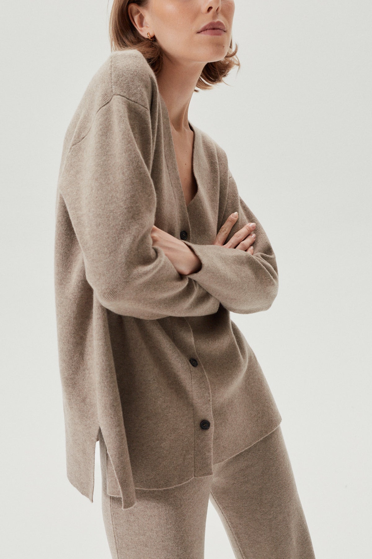 the superior cashmere chunky cardigan natural beige