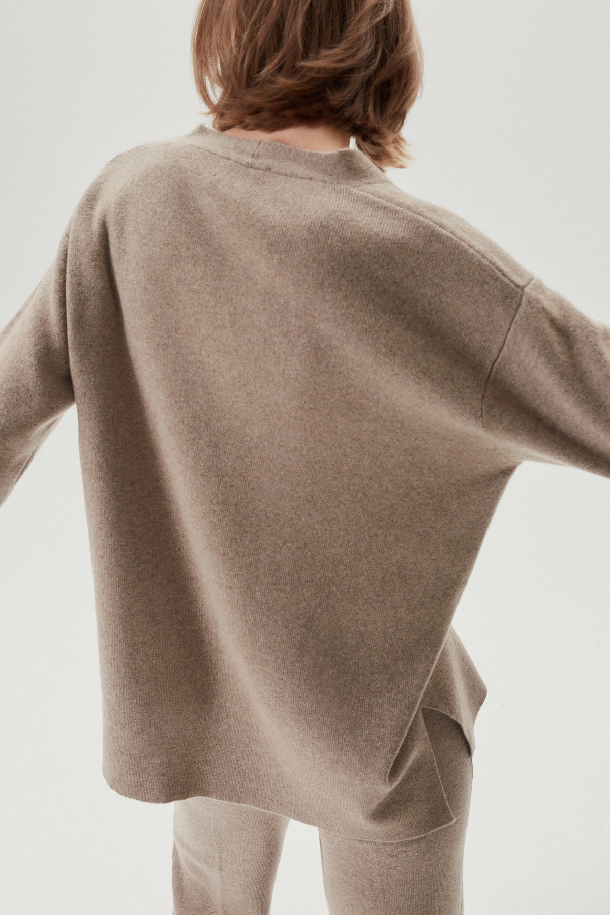 the superior cashmere chunky cardigan natural beige