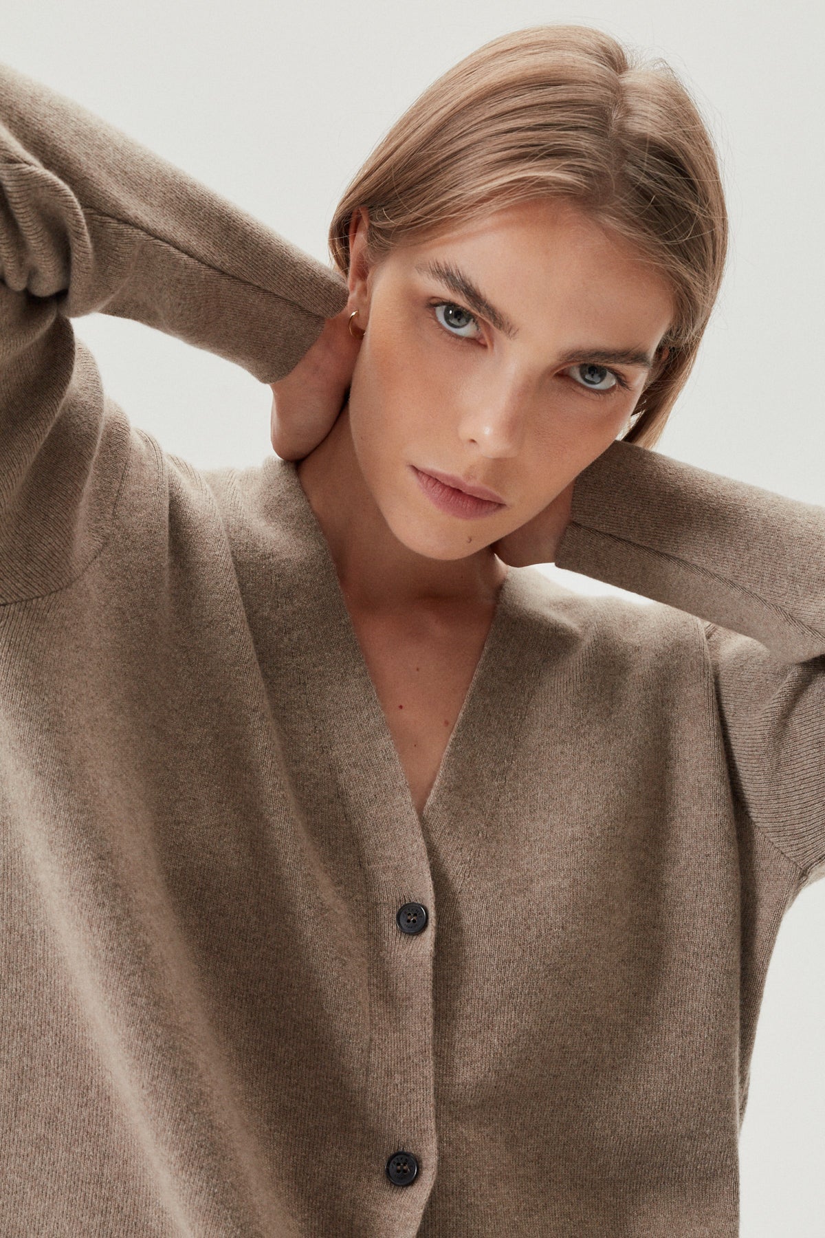 the superior cashmere chunky cardigan natural beige