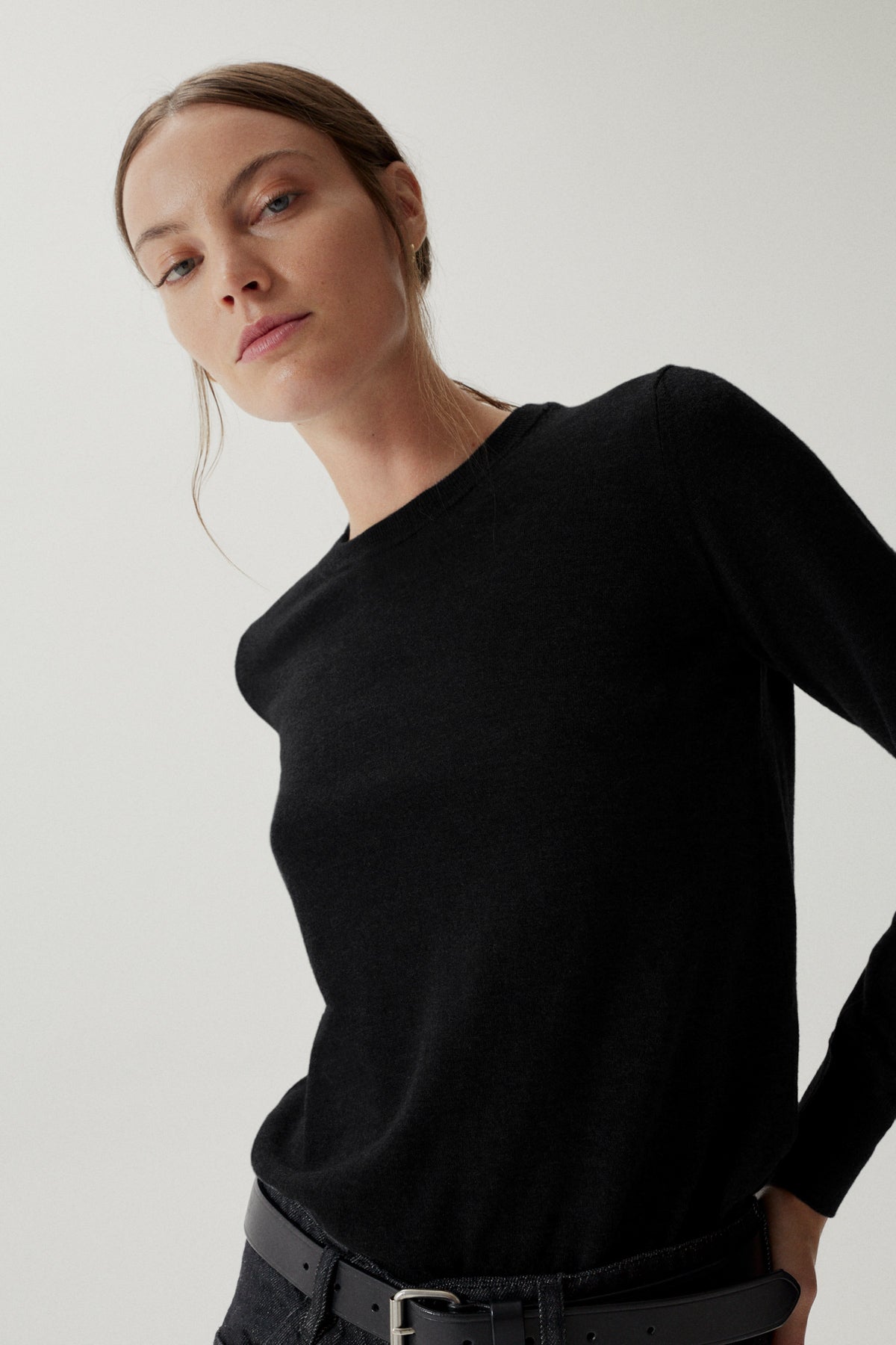 the ultrasoft wool round neck 2 black