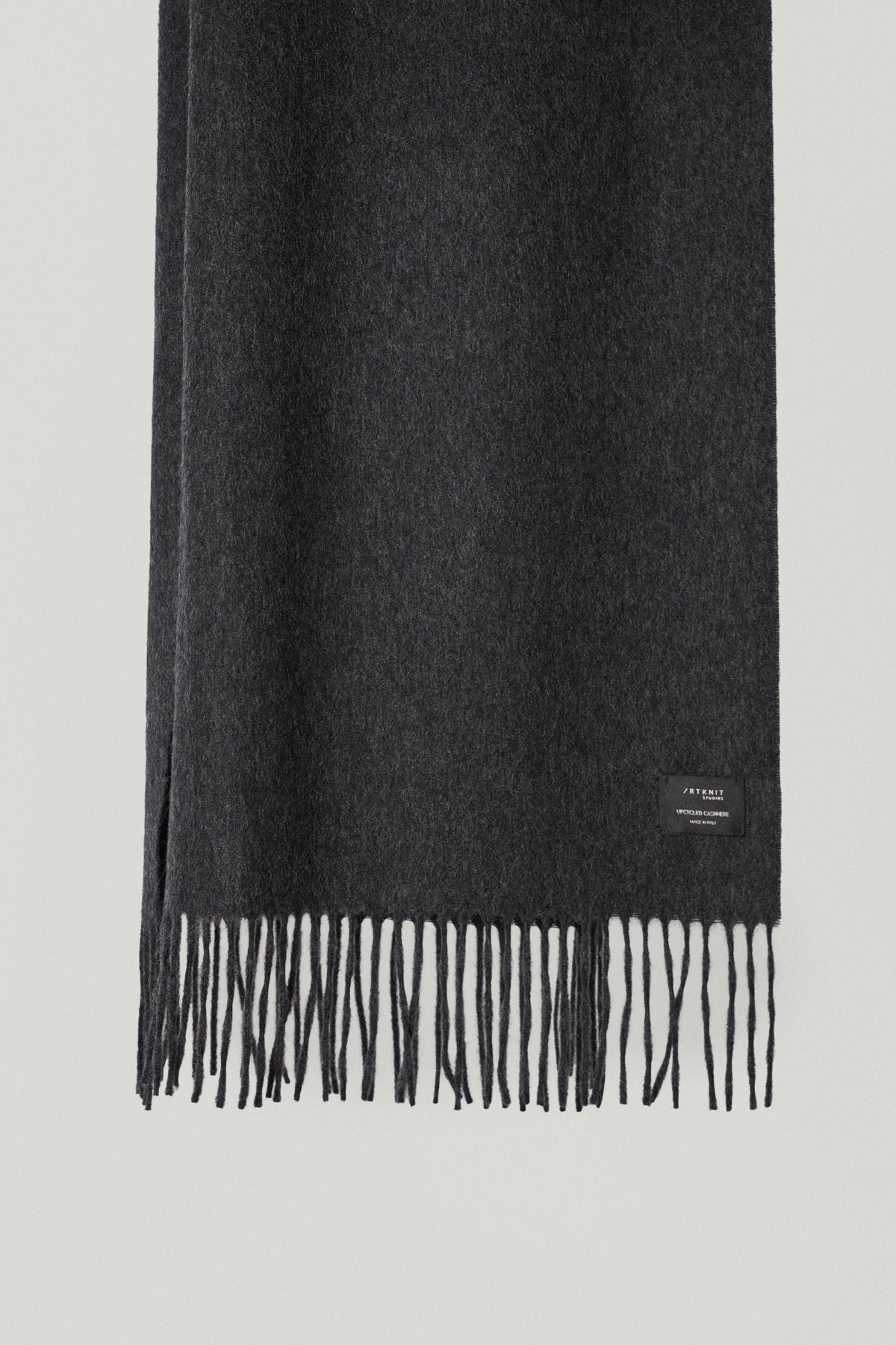 the regenerated cashmere scarf dark grey