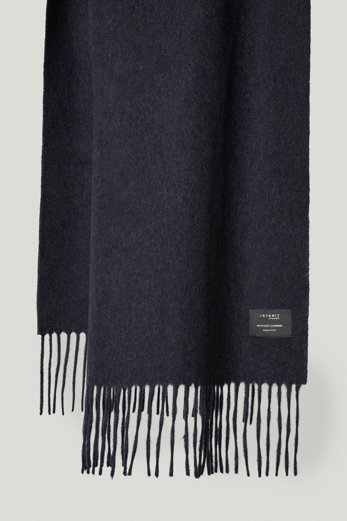 the regenerated cashmere scarf dark blue