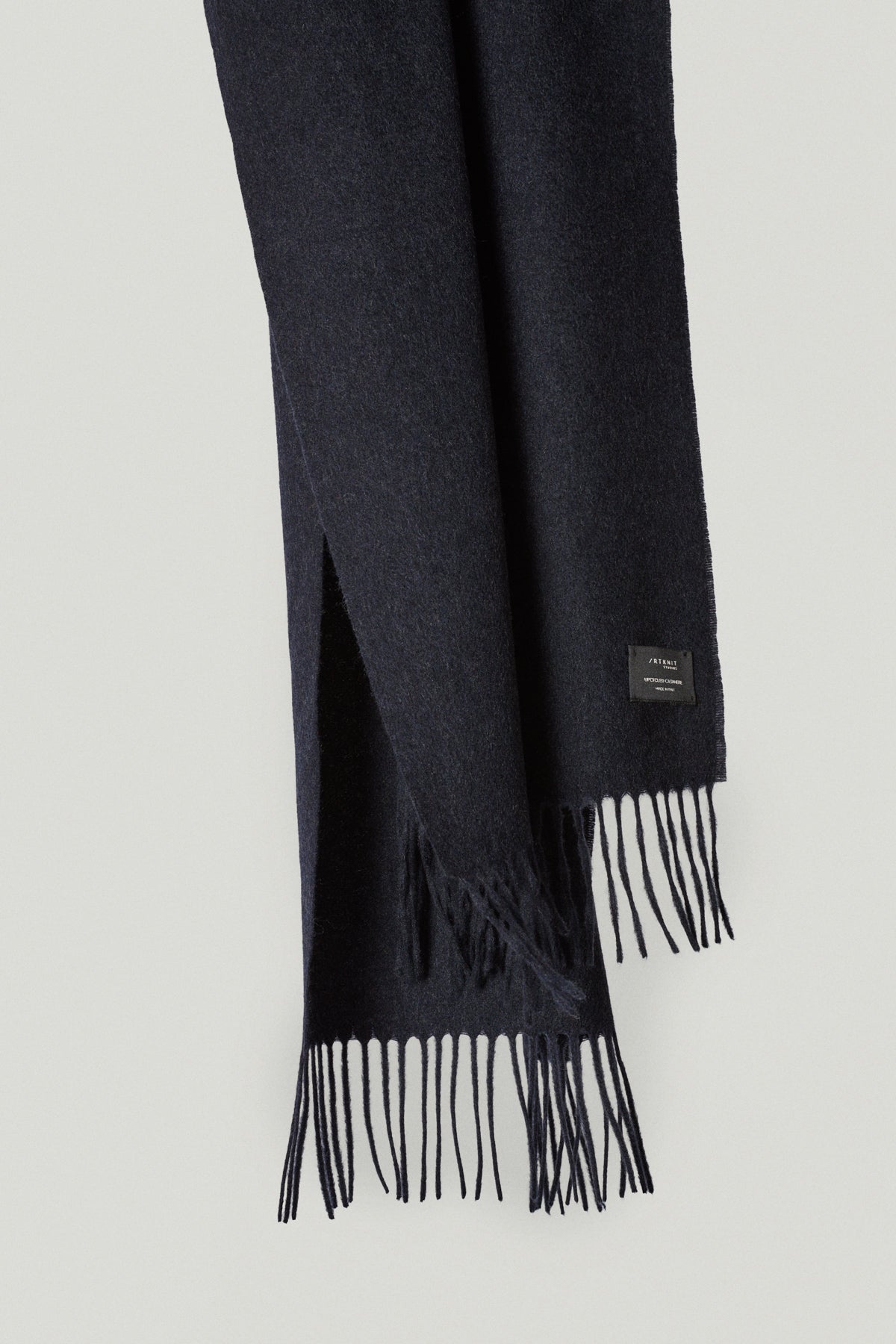 the regenerated cashmere scarf dark blue