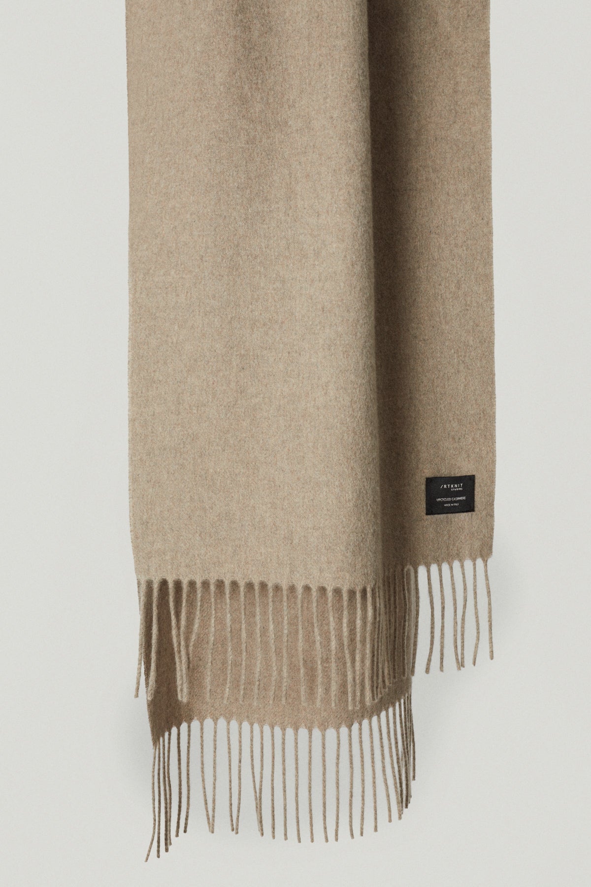 the regenerated cashmere scarf beige