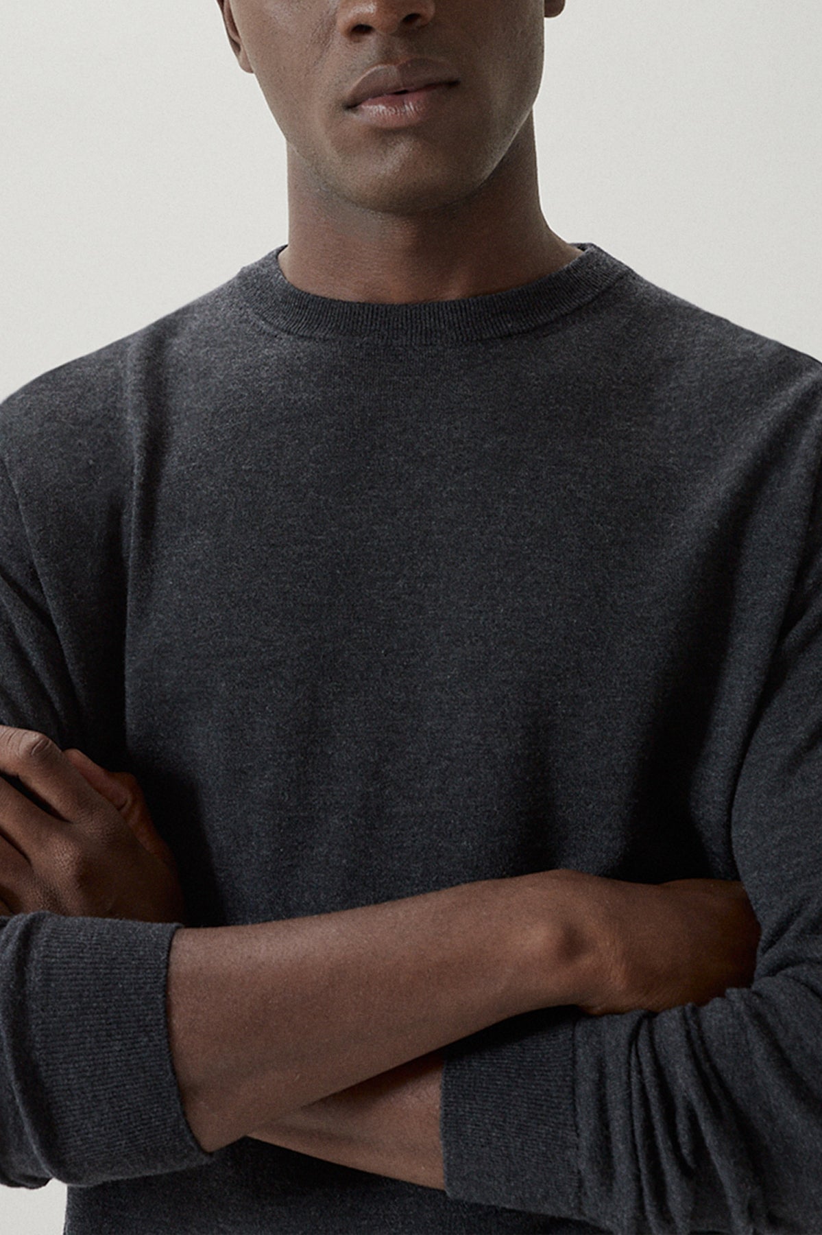 the ultrasoft wool round neck imperfect version dark grey