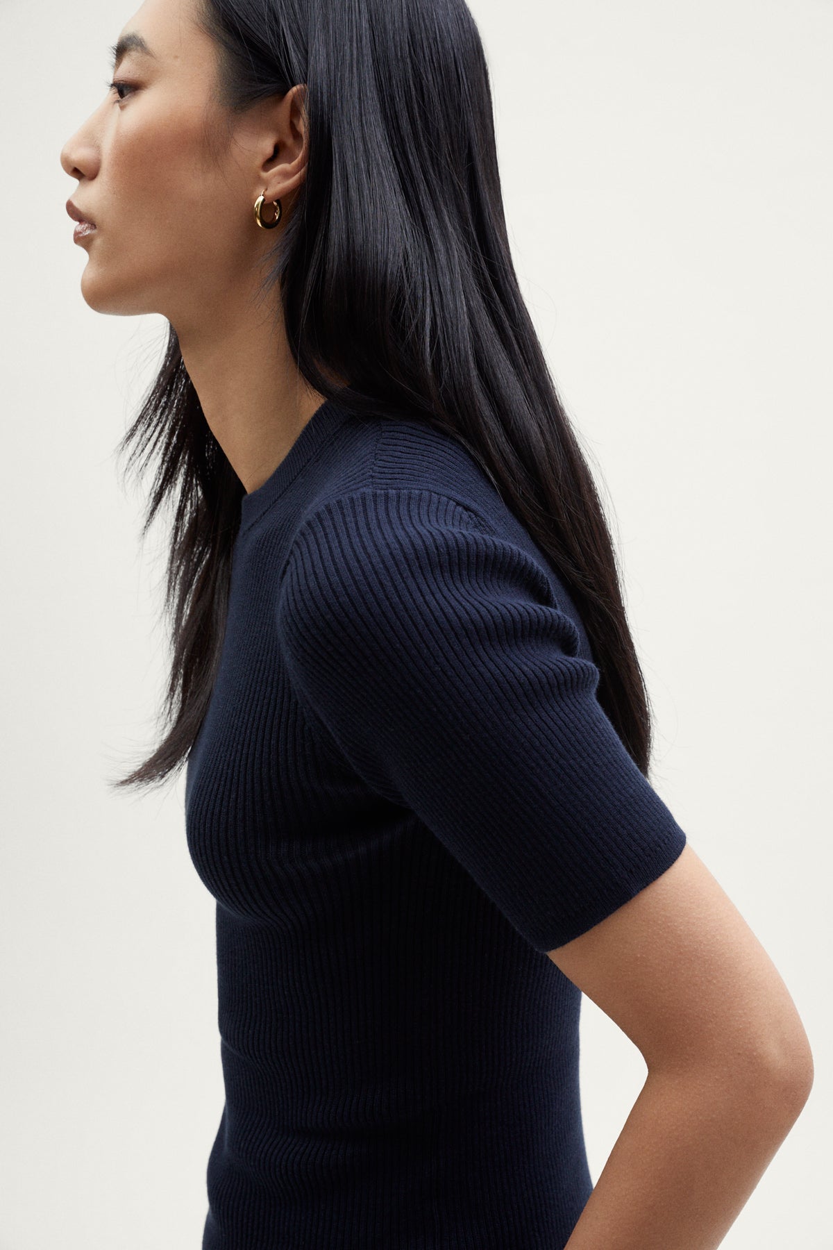 the organic cotton ribbed tee deep blue