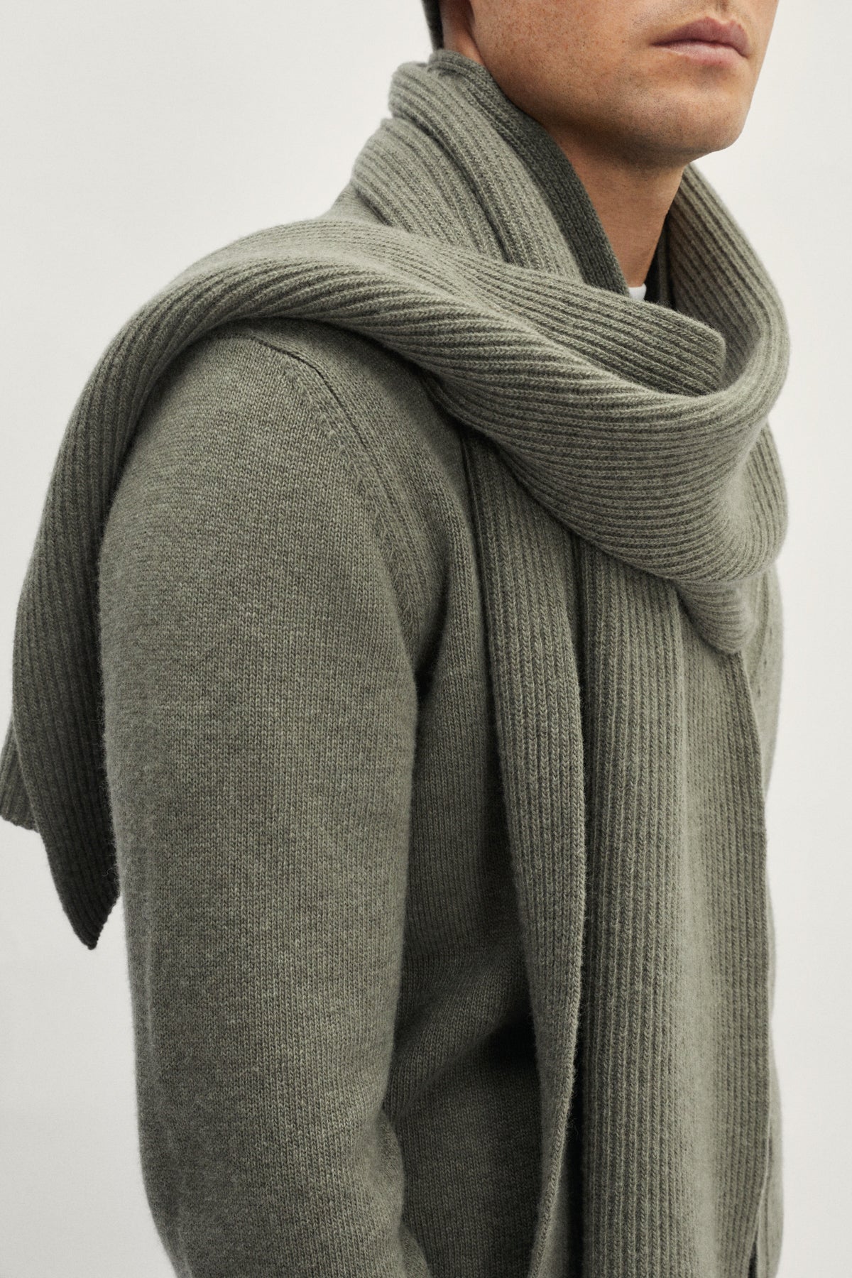 The Woolen Ribbed Scarf