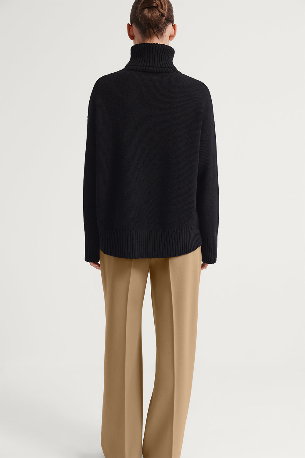 The Woolen Chunky Roll-Neck Black