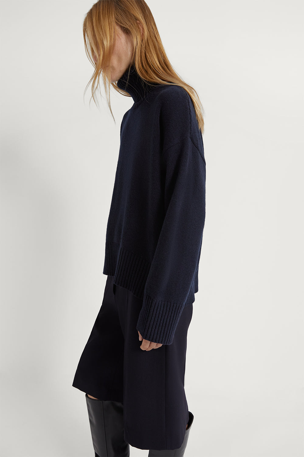 The Woolen Chunky Roll-Neck Navy Blue