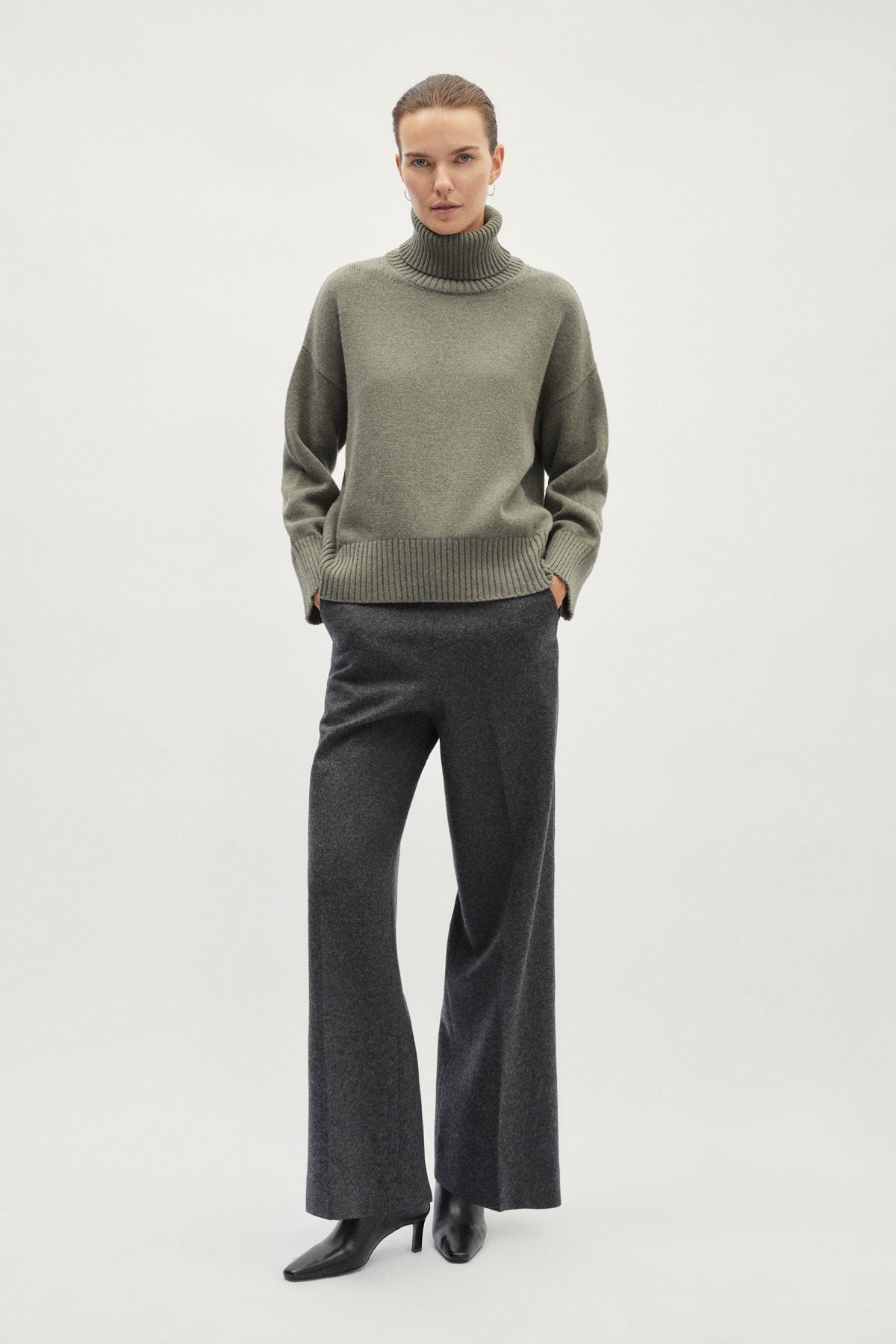 The Woolen Chunky Roll-Neck - green