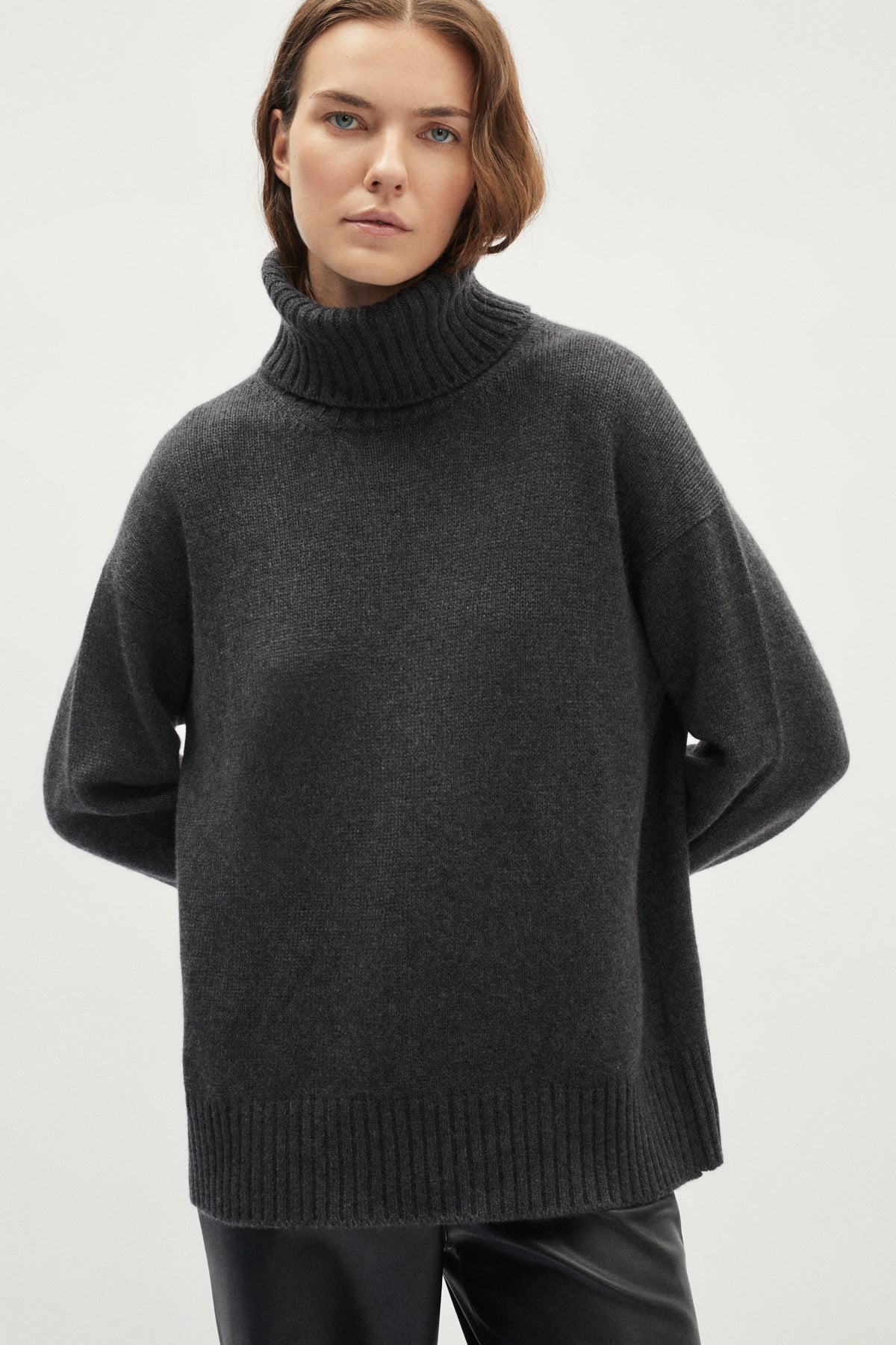 The Woolen Chunky Roll-Neck - grey