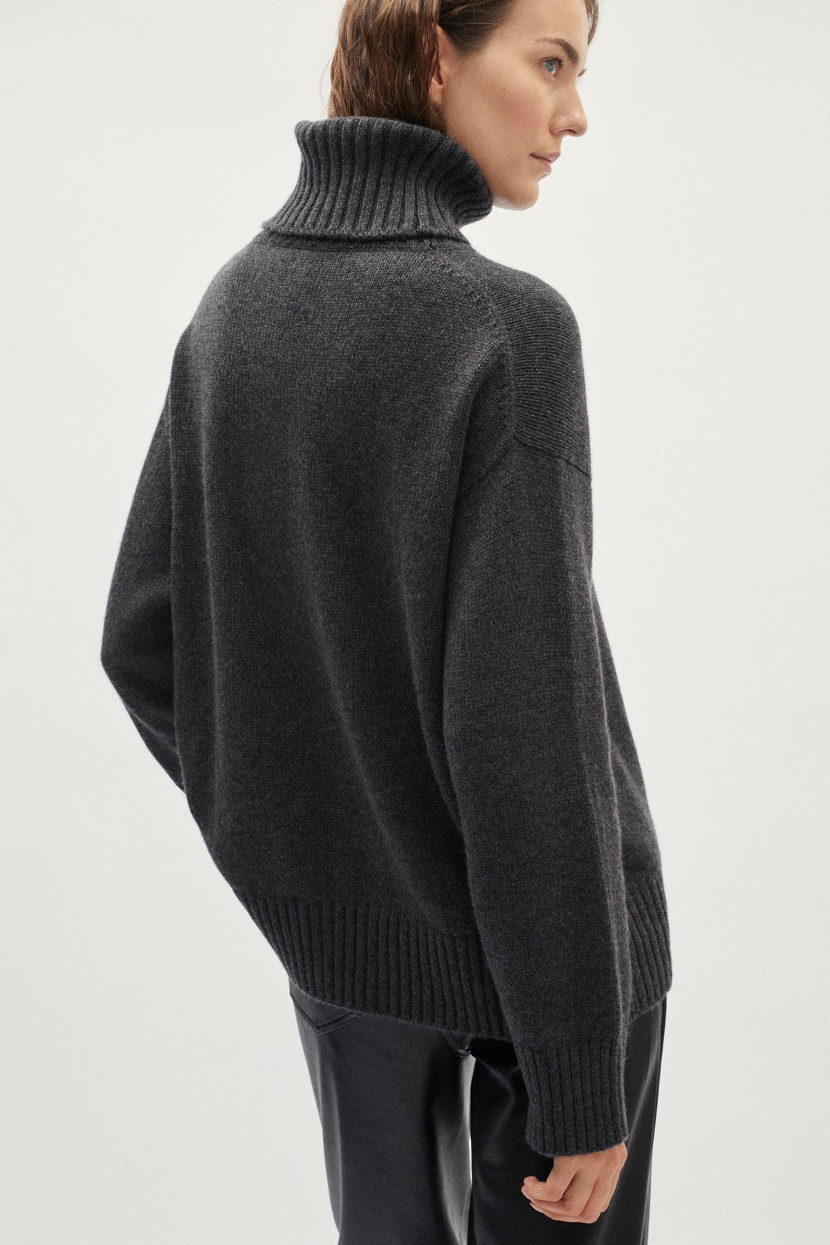 The Woolen Chunky Roll-Neck - grey