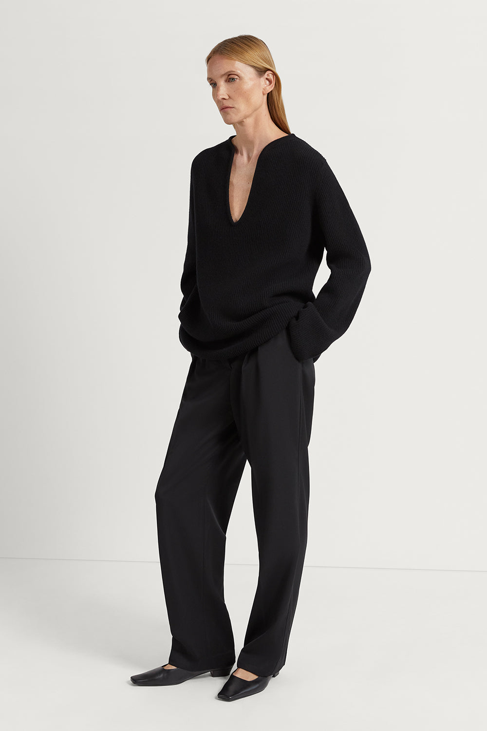 The Woolen Oversize V-Neck Black