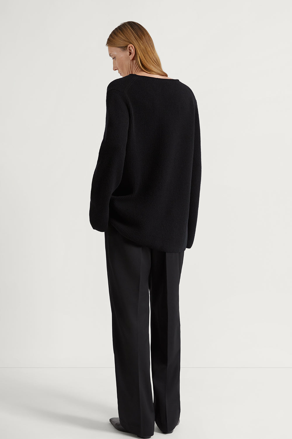 The Woolen Oversize V-Neck Black