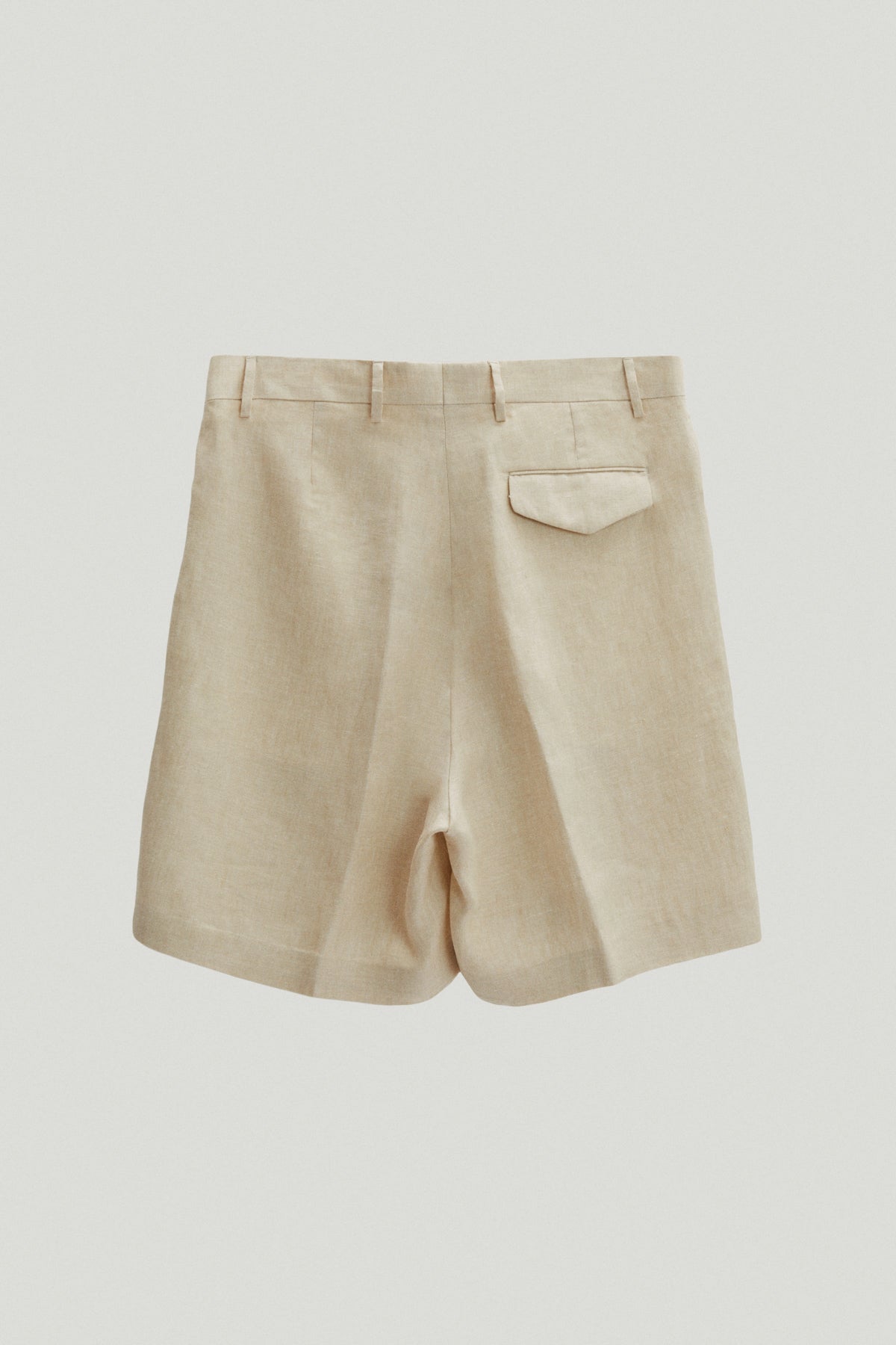 the linen twill bermuda shorts ecru
