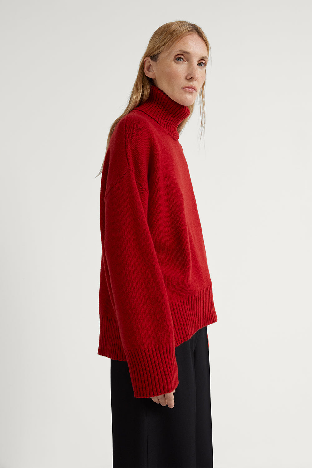 The Woolen Chunky Roll-Neck Red