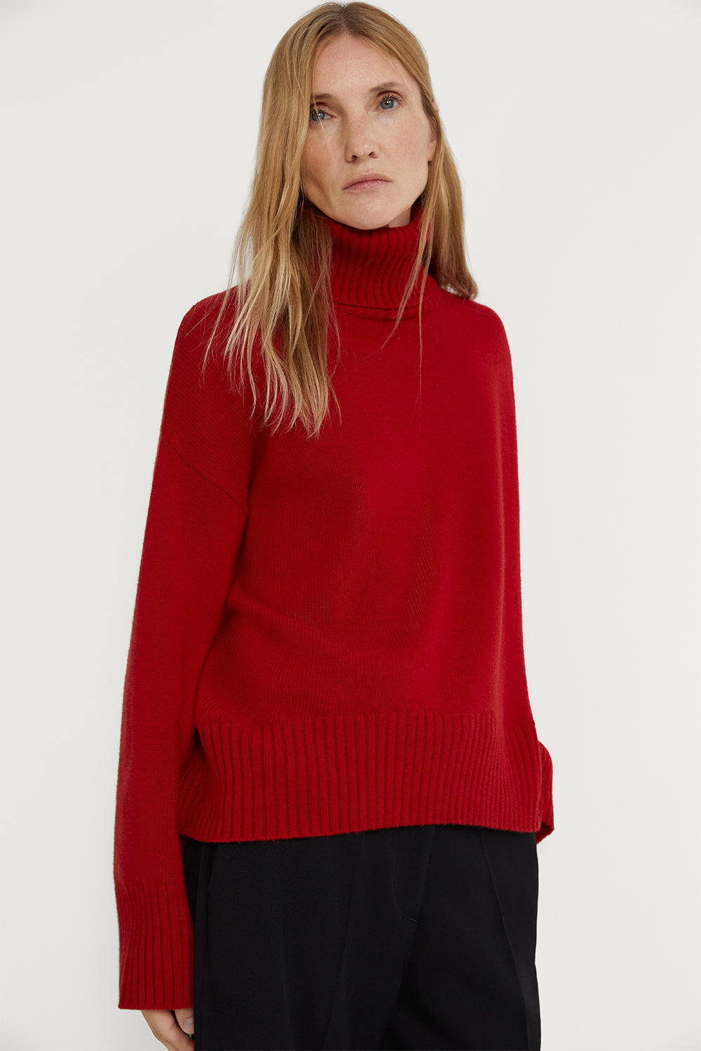 The Woolen Chunky Roll-Neck Red