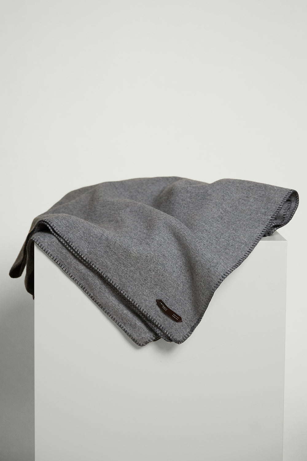 The Woolen Blanket Light Grey Melange