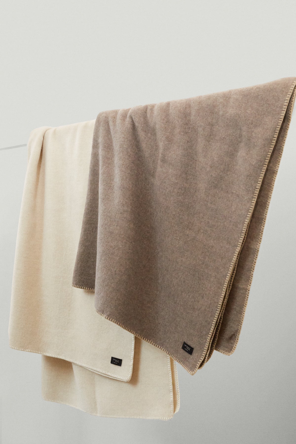 The Woolen Blanket - taupe