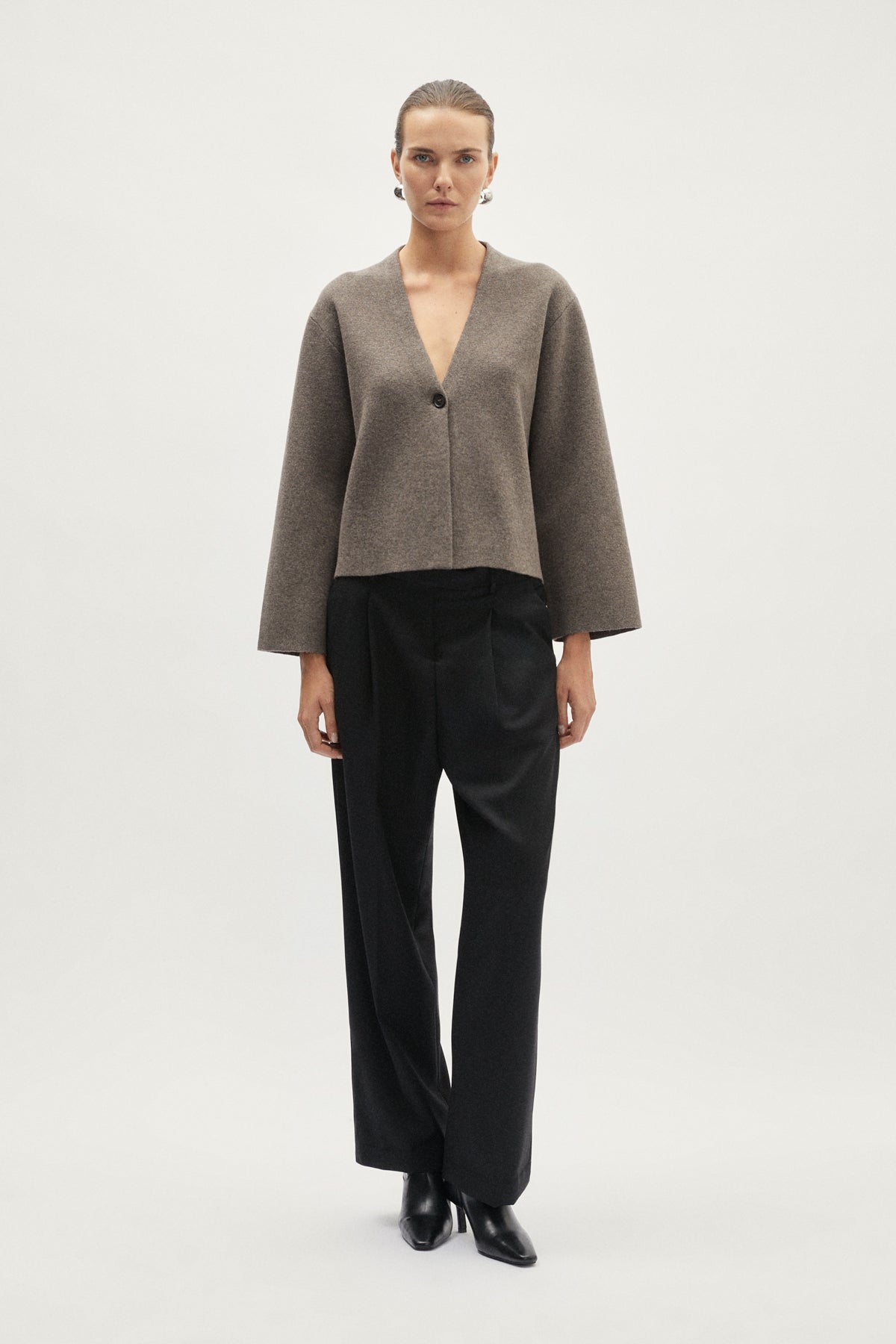 The Woolen Sleek Jacket - taupe