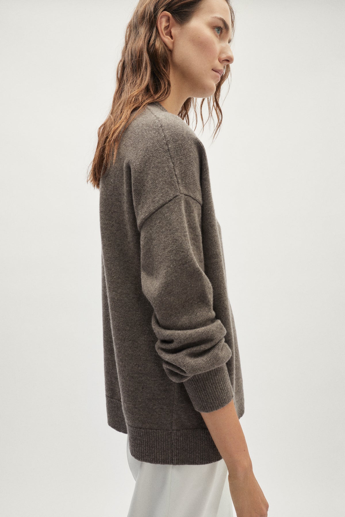 The Woolen medium-weight Oversize Sweater - taupe