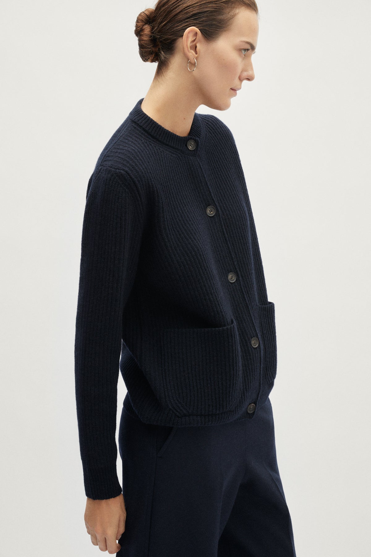 The Woolen Crewneck Ribbed Cardigan - blue navy