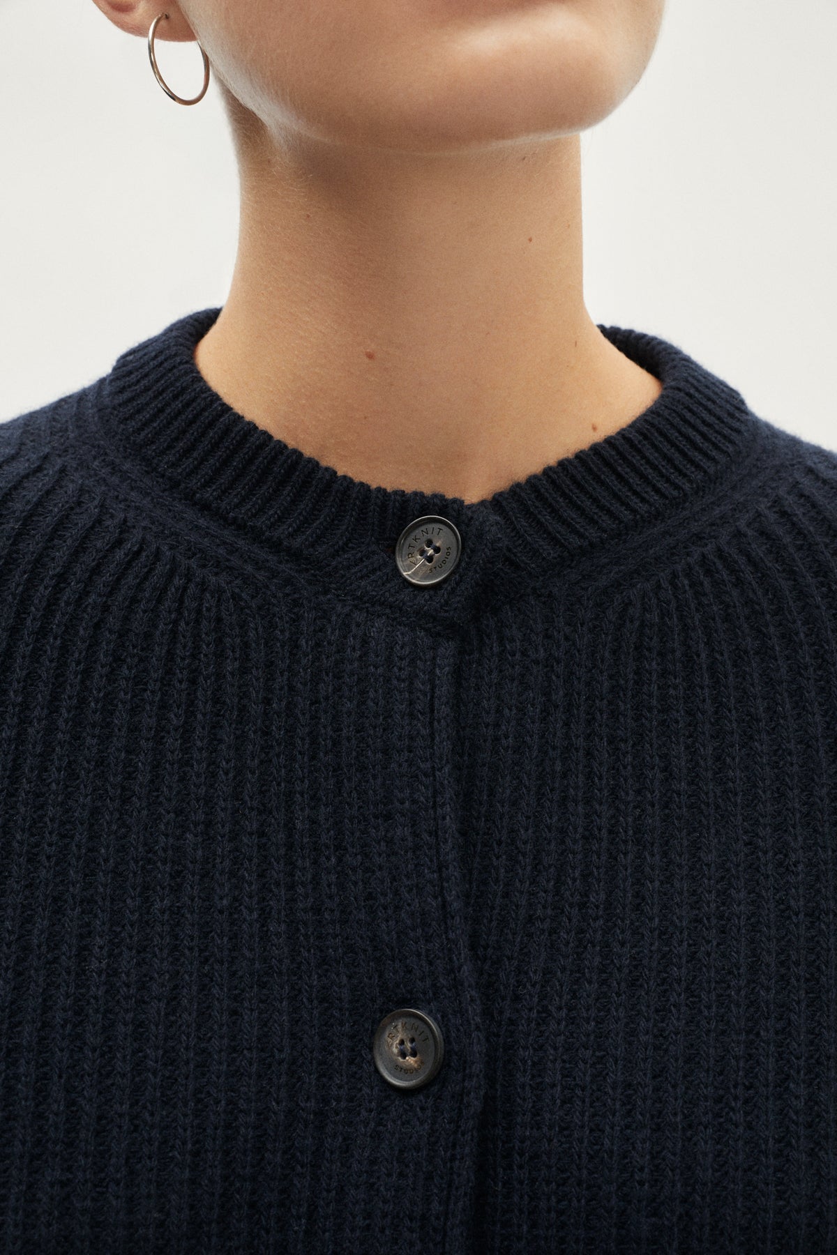 The Woolen Crewneck Ribbed Cardigan - blue navy