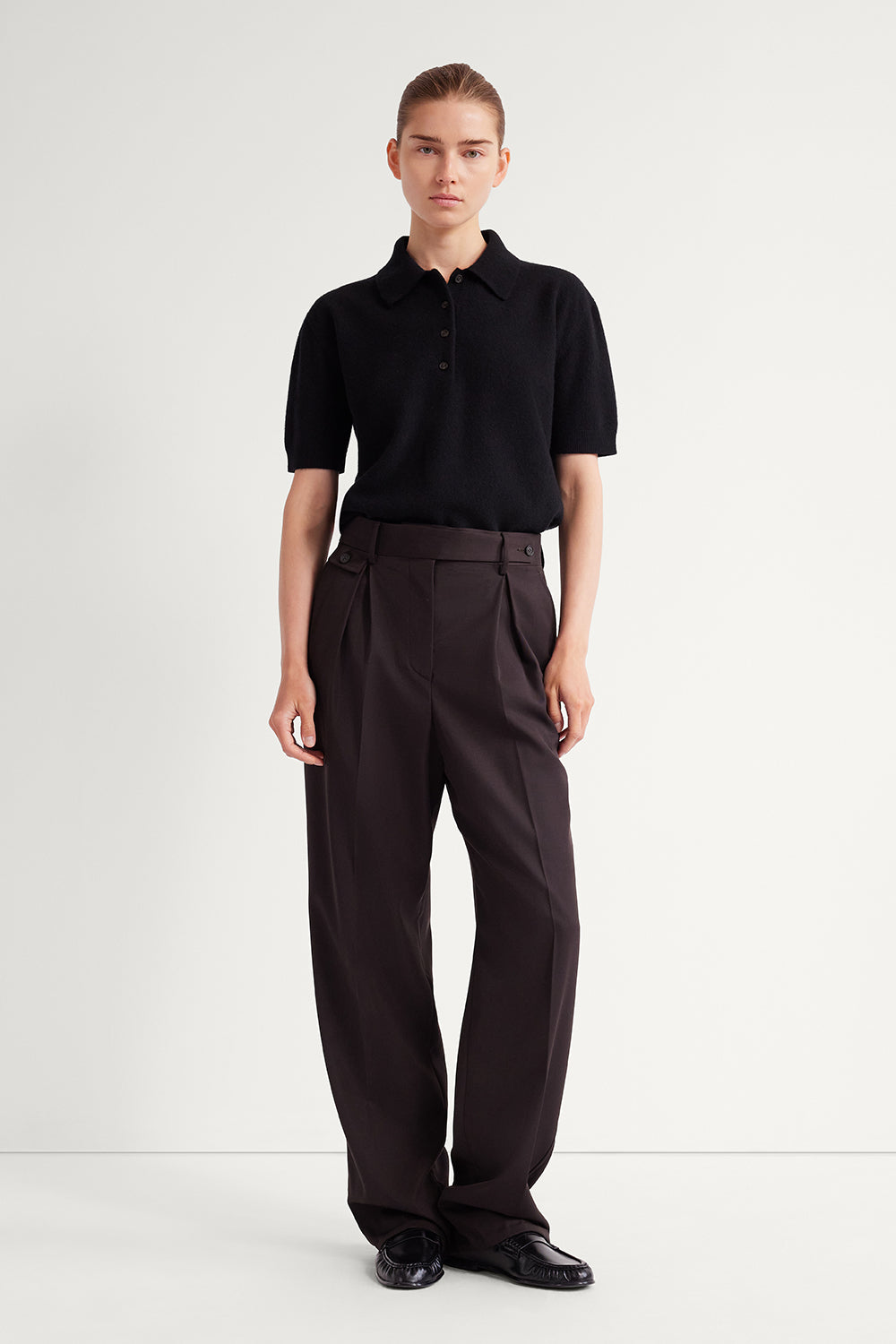 The Twill Wool Tailored Pants with Kissing Pleat Deep Brown