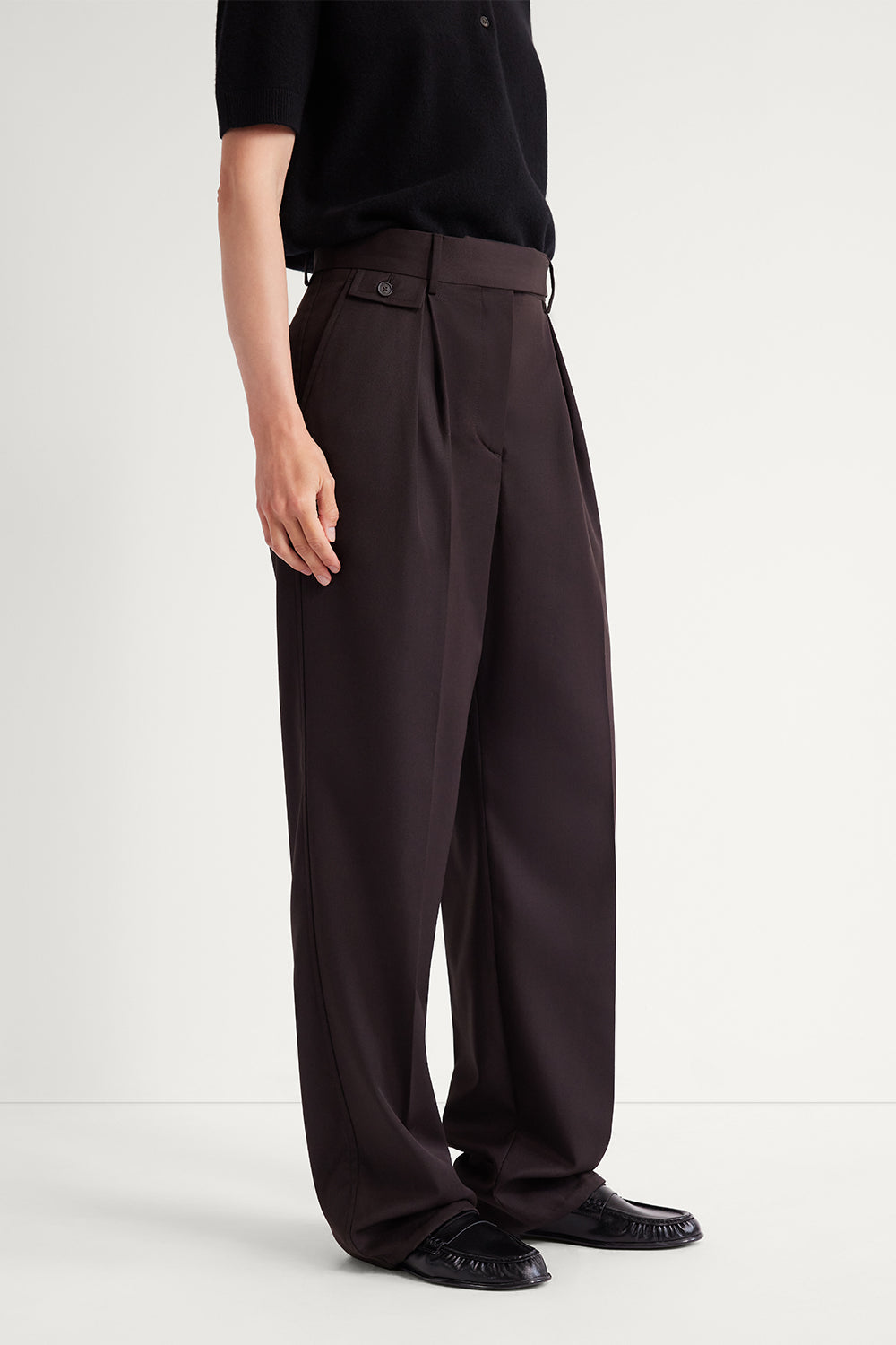 The Twill Wool Tailored Pants with Kissing Pleat Deep Brown