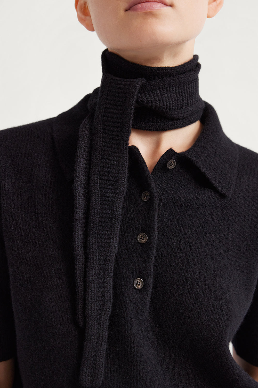 The Woolen Mini Scarf Black