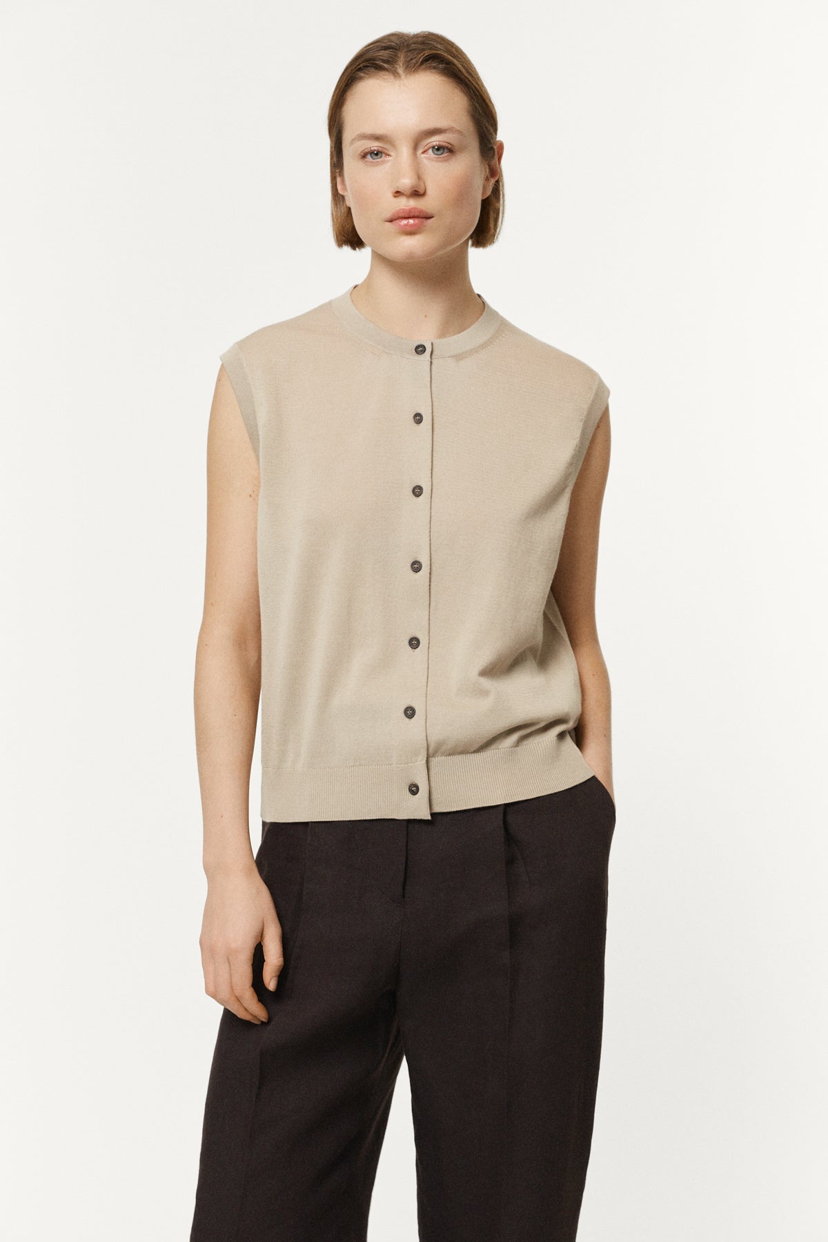 The Organic Cotton Buttoned Vest Milk White