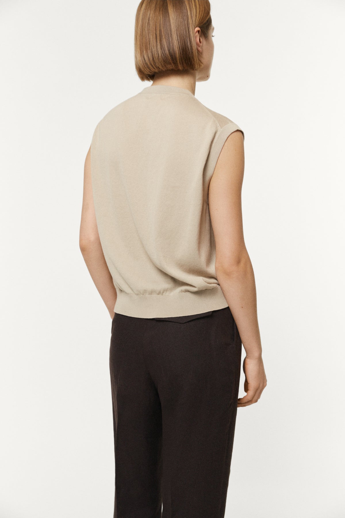 The Organic Cotton Buttoned Vest Milk White