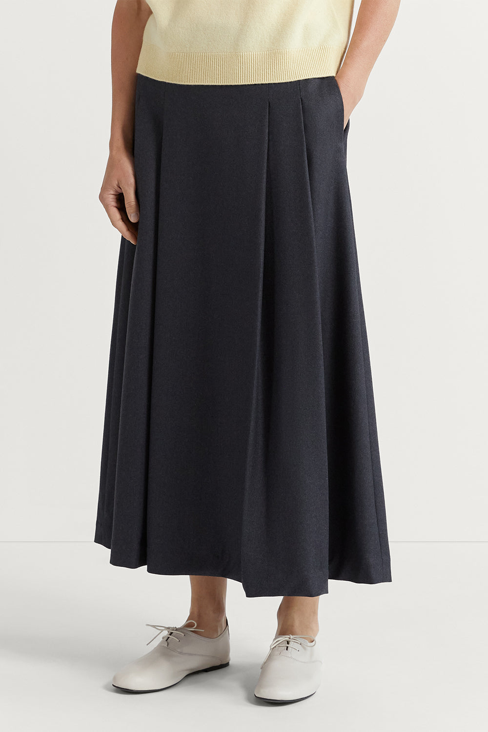 The Flannel Wool Pleated Skirt Anthracite Melange