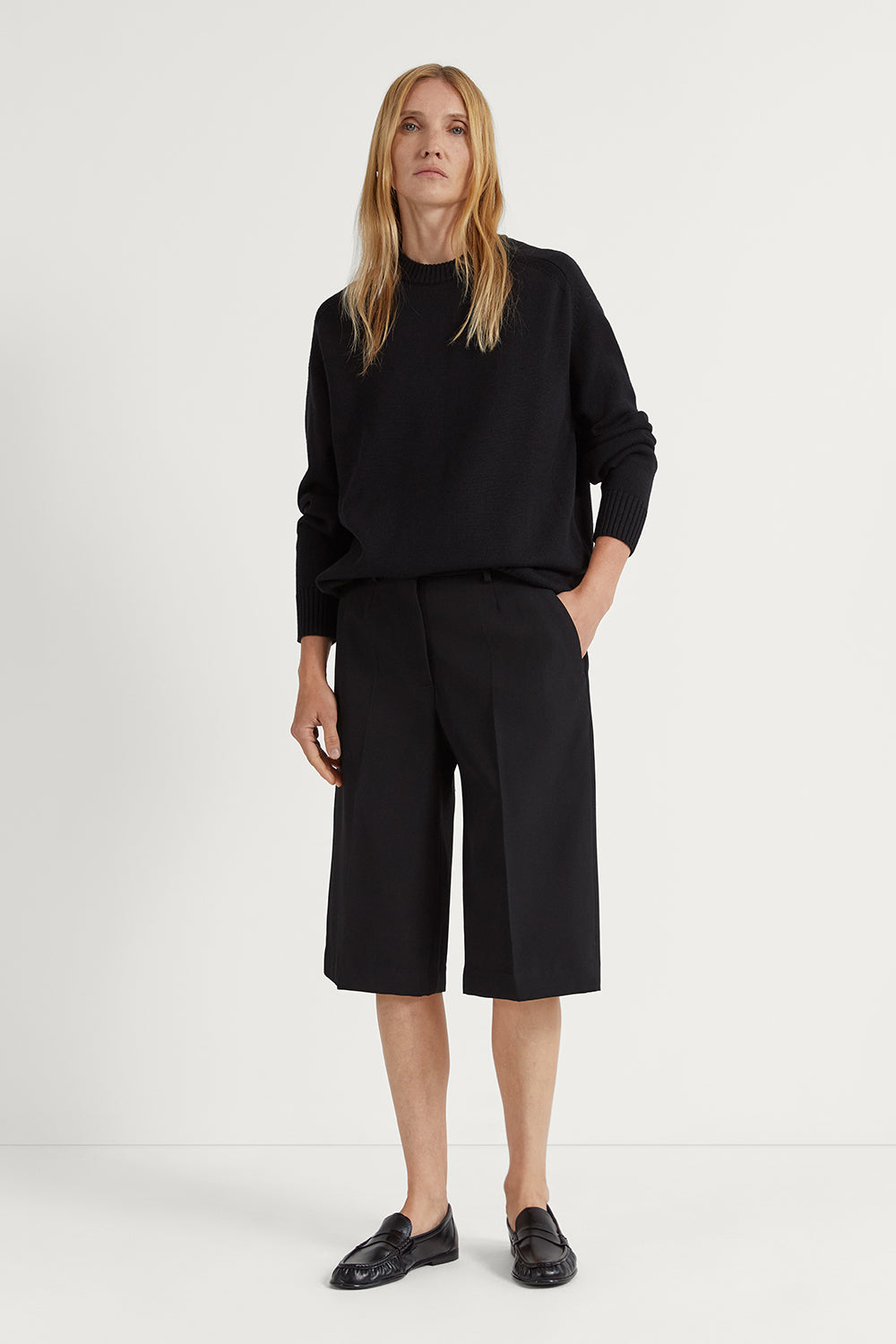The Wool Gabardine Wide Leg Bermuda Black