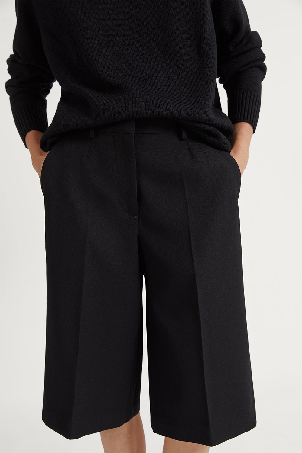The Wool Gabardine Wide Leg Bermuda Black