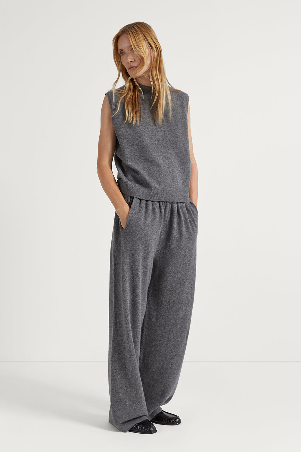 The Lightweight Woolen Vest Light Grey Melange