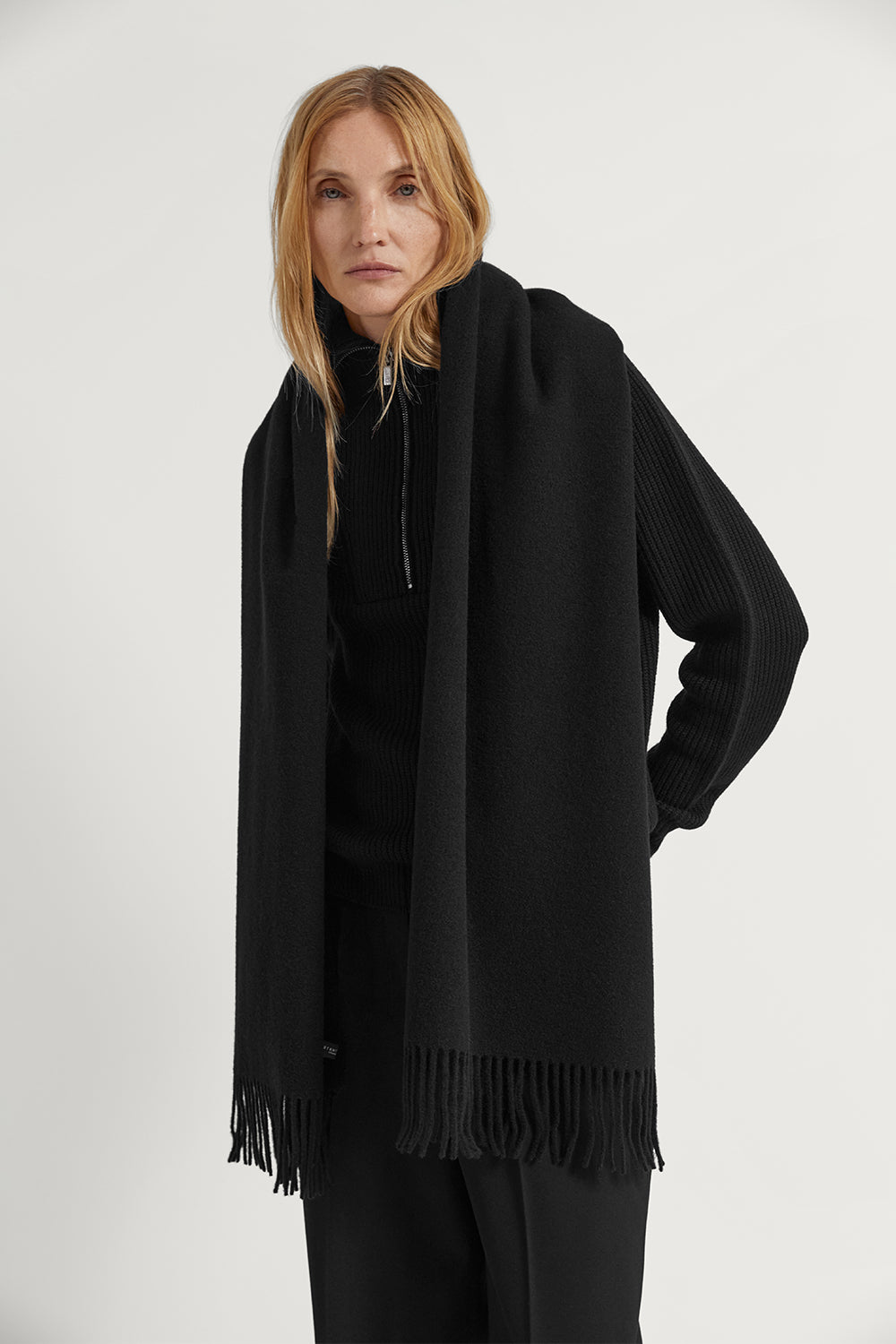 Der Oversize-Wollschal mit Fransen