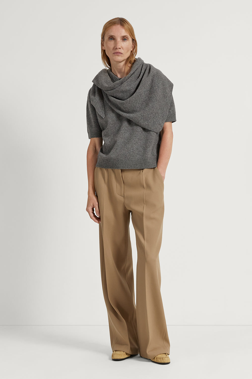 The Lightweight Woolen Triangle Shawl Light Grey Melange