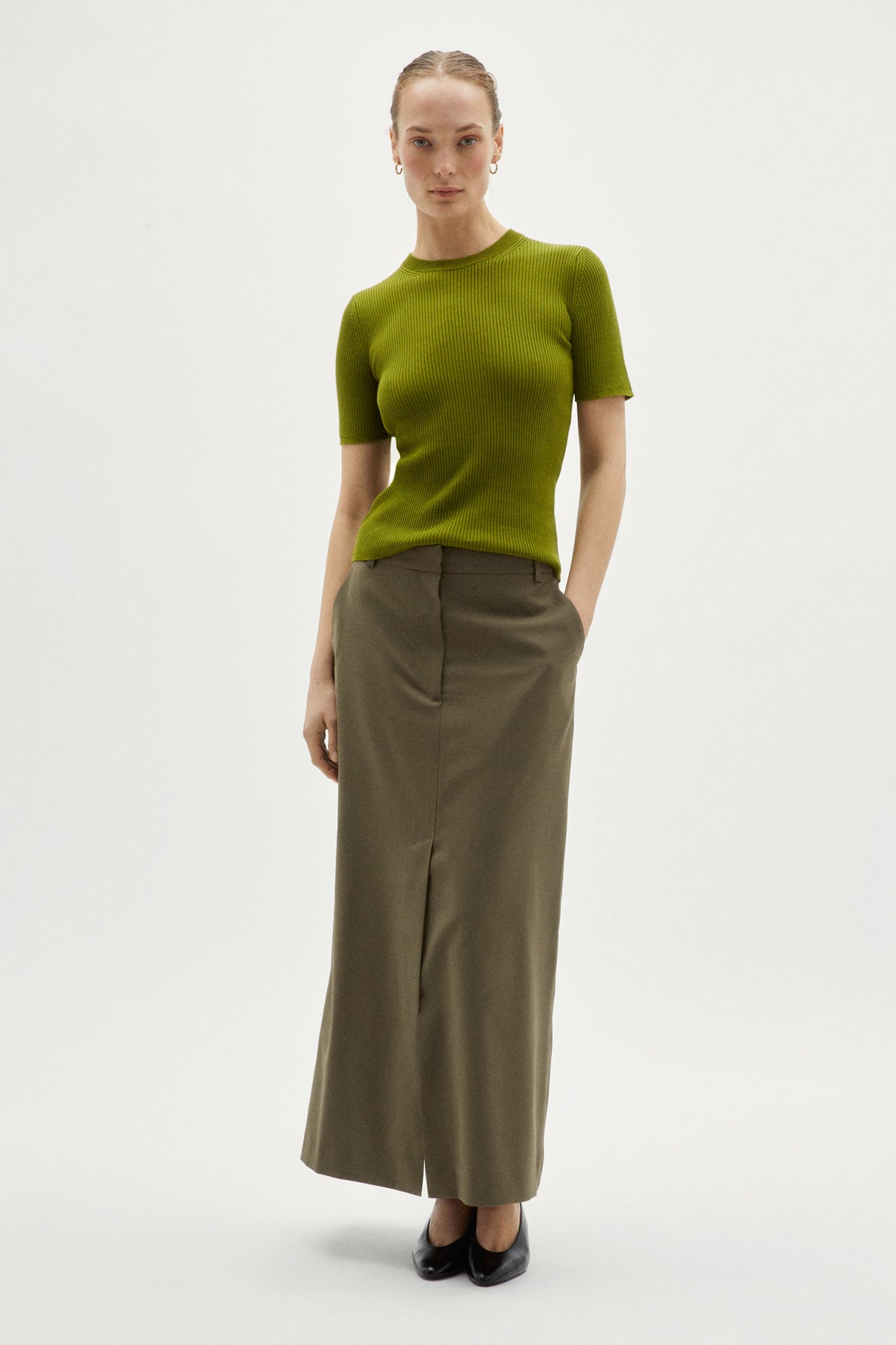 the organic cotton ribbed tee kiwi green