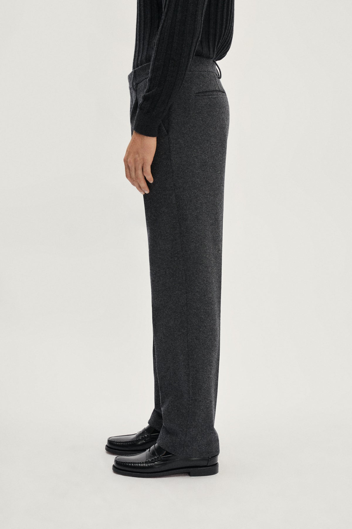 The Woolen Trousers - grey