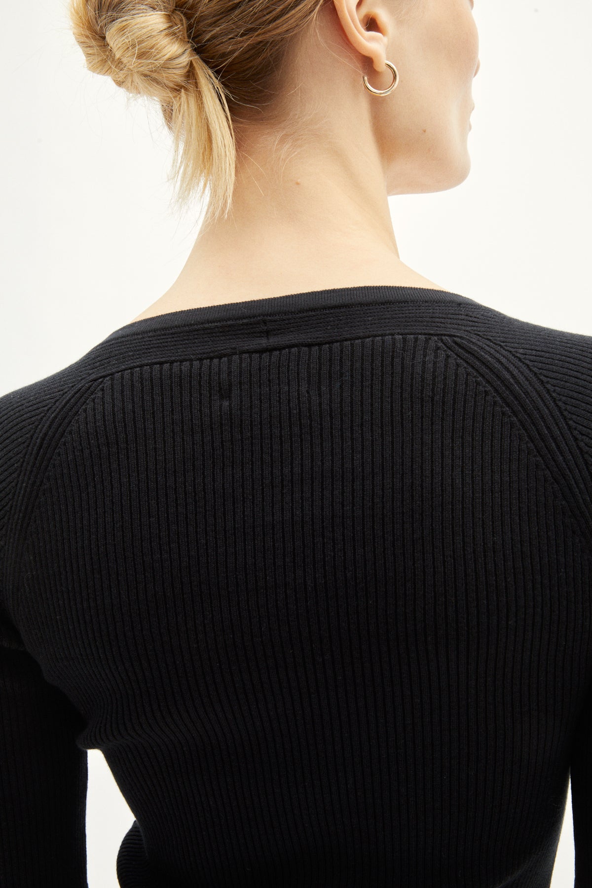 long sleeve ribbed top with special neckline black