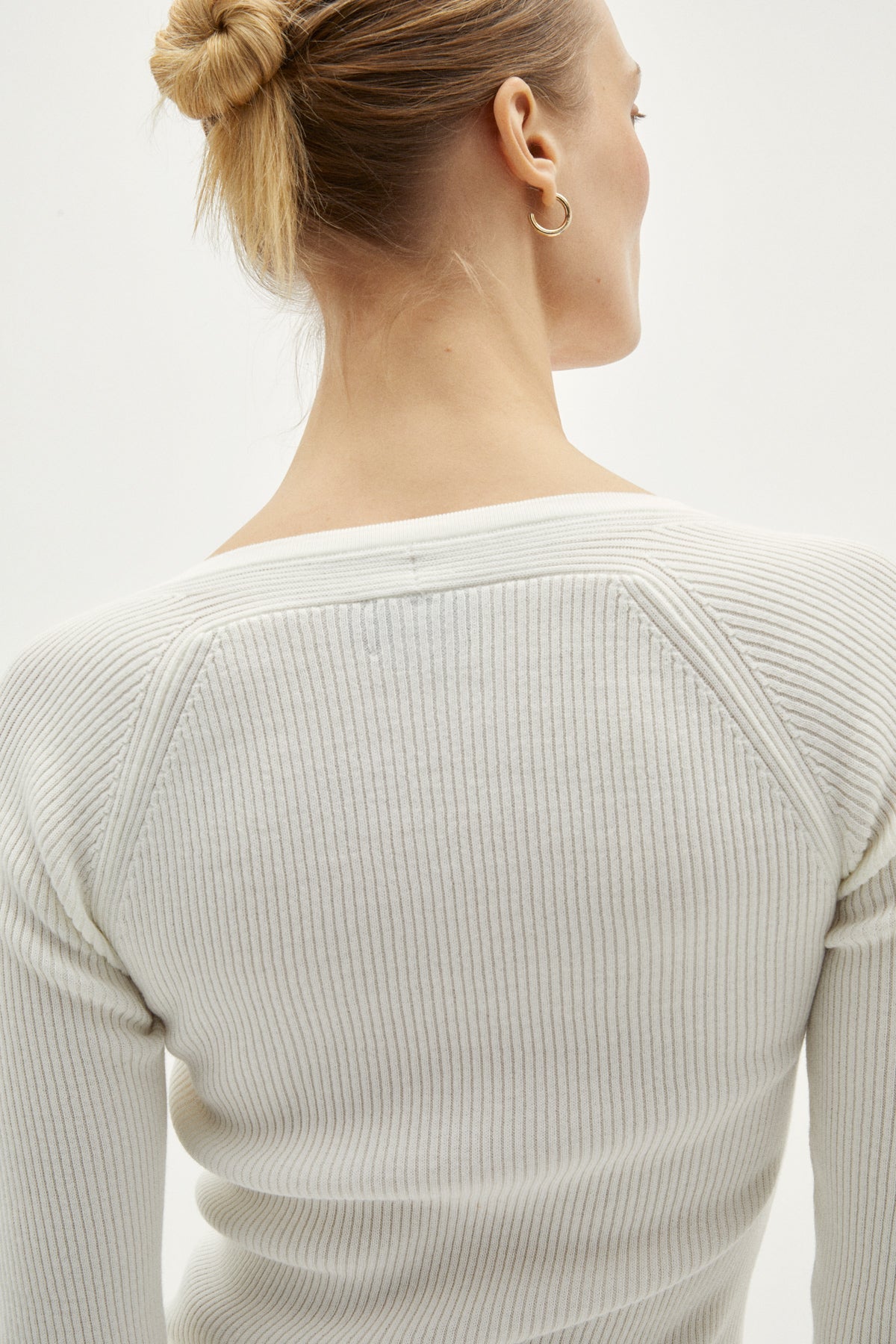 long sleeve ribbed top with special neckline milk white