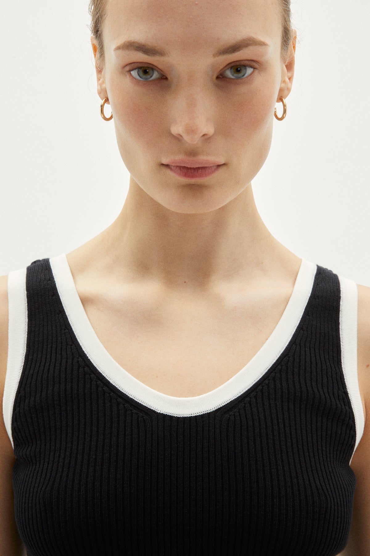 the organic cotton ribbed v neck tank top black