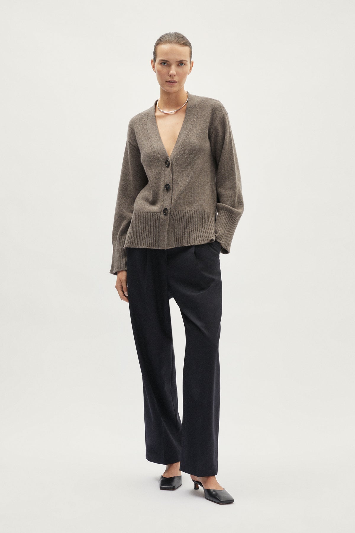 The Woolen Relaxed Cardigan - taupe