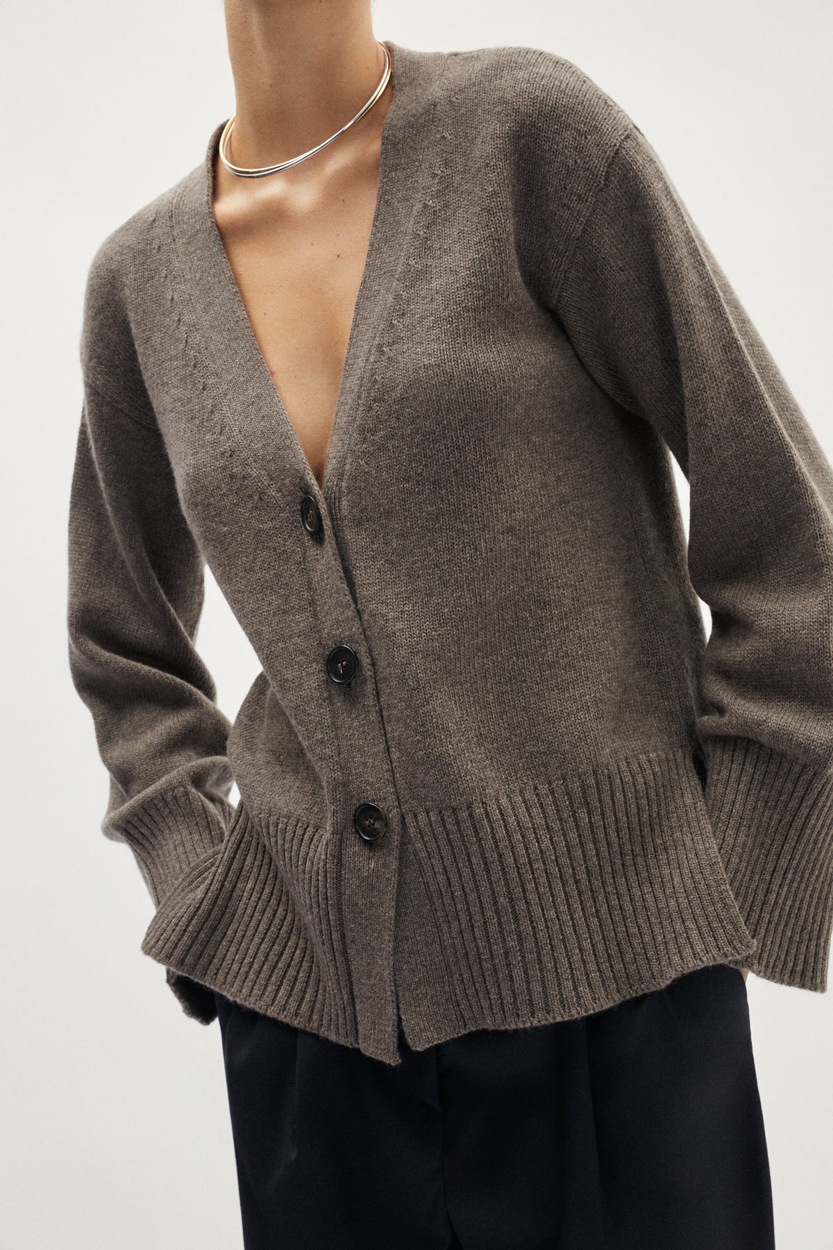 The Woolen Relaxed Cardigan - taupe