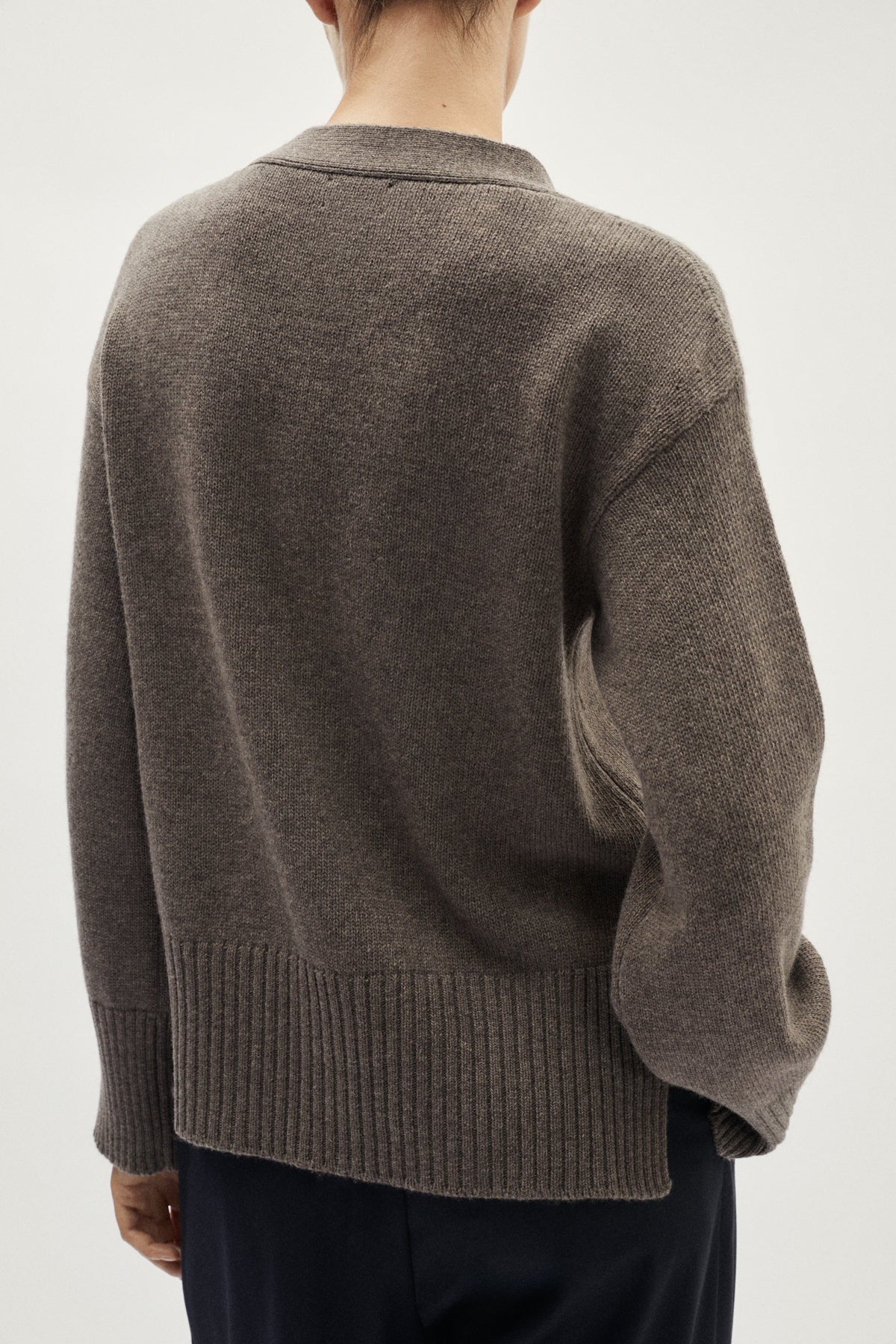 The Woolen Relaxed Cardigan - taupe